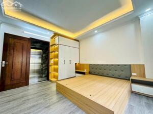 NHÀ 6 TẦNG- THANG MÁY- THÔNG SÀN- NỘI THẤT XỊN-SÁT PHỐ-SÁT HỒ- Ô TÔ ĐỖ CỬA- PHỐ TRUNG KÍNH.