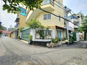 kế bên là nhà hàng tiệc cưới hương phố, 51m2, 2 tầng, 3 phòng ngủ, ban công rộng