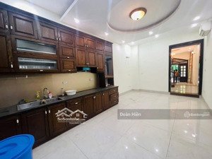 xem là chốt! nhà hoàng hoa thám, 5m ra ô tô tránh, dân xây kcbt, đủ nt, 46m*4t, hơn 8t, đầu tư vip