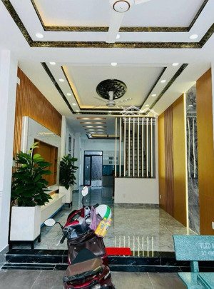 mặt tiền tân thới hiệp giáp gò vấp 4 tầng dt 84m chỉ 8,95 tỷ (thương lượng)