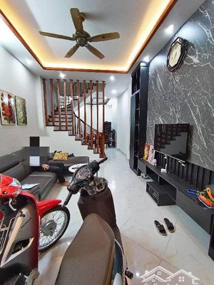 bán nhà tân mai, 48m2, 8.2 tỷ, 4 tầng, ô tô đỗ cửa, sổ đỏ chính chủ, đẹp, nhà thoáng sáng