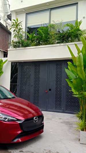 nhà xây mới, 5 tầng, thiết kế sang trọng, nội thất cao cấp, xe hơi ngủ trong nhà