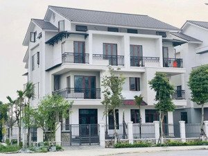 biệt thự song lập! biệt thự đơn lập !
biệt thự đơn lập view sông!
giá chỉ từ 16,6 tỷ ...!