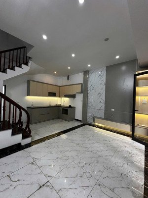 10.8 tỷ có ngay nhà tây hồ - ô tô đỗ cửa - 35m2 - 5 tầng đủ công năng - kinh doanh - ở - cho thuê