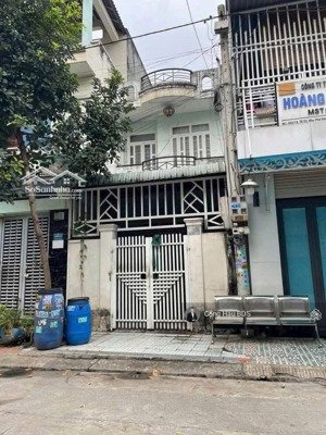 nhà 2 tầng p. dĩ an. gần chợ, trường học. dt: 60m2 (4x 15m). odt: 100%. đường 7m. giá: 3.85 tỷ tl