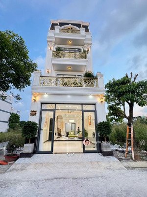 bán nhà 4lầu full nội thất cao cấp khu dân cư anh tuấn nhà bè giá 9tỷ800 dt 83m2.lh 