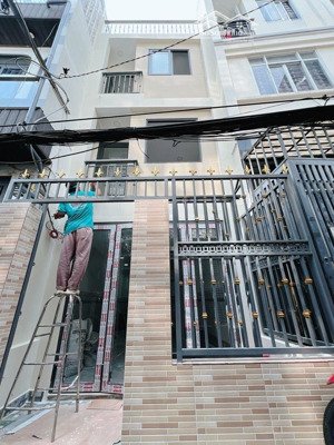 5tỷ nhỉnh có ngay nhà mặt tiền q4 4 tầng btct 4pn 3wc