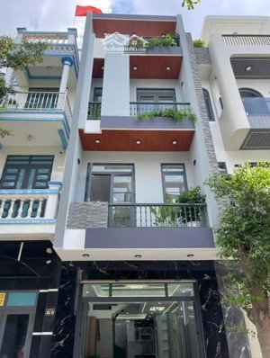 bán nhà đường trước nhà hơn 6m. tản đà - p11 - quận 5. dt 68,4m2/2tỷ850 gần bên đại học y dược