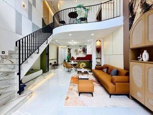 bán nhà mới 100%, ngang 4.8m, tặng full nội thất, chỉ 5.85 tỷ