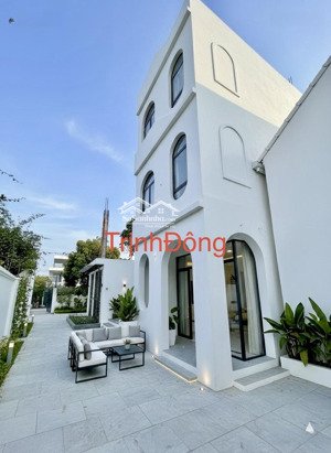 bán nhà 43m2 giá 3tỷ450tr sổ đỏ chuẩn không lỗi phong thủy , không quy hoạch gần quốc lộ 6 tiện ích