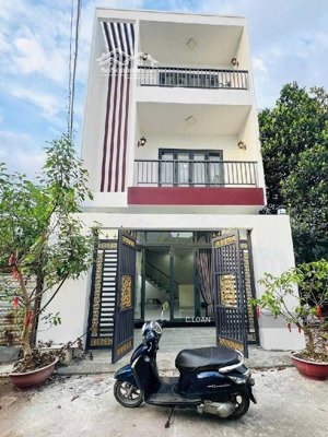 bán nhà đẹp 3 tầng đường ô tô, dự án osaka: đường số 6, p.long trường, q.9. giá 4,8 tỷ (5,5m x 10m)