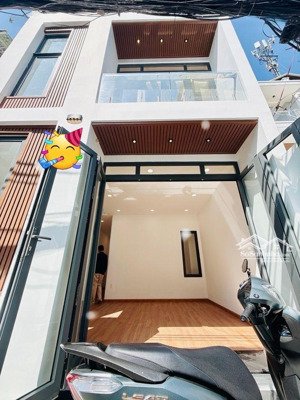 bán nhà hxh đoàn văn bơ, (4.7x14m), hơn 7 tỷ