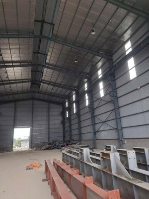 cho thuê 2000m2 xưởng duy nhất tại quốc oai- thạch thất- hà nội. giá thuê 75 nghìn/m2 lh 