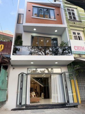 bán siêu phẩm nhà 3 tầng mới full nội thất mt nguyễn hữu thọ gần sân bay