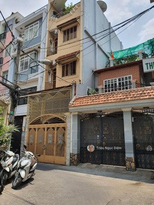 biệt thự sân vườn trung tâm quận 1
tài sản độc bản giữ giá trị lâu dài - bất động sản hiếm .