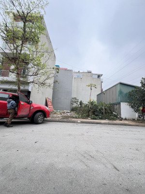 trục chính phú cát 136m² 3.55 tỷ mt rộng vỉa hè sát đh fpt, cnc