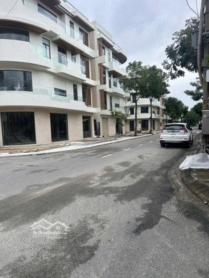 7,85 tỷ nhà mặt phố 3 tầng hải châu ô tô vào nhà gần cầu rồng, biển mỹ khê