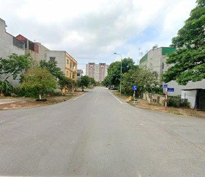 em cần bán lô đất đường hoàng văn thụ, phường kinh bắc -tp bắc ninh giá chỉ nhỉnh 9 tỷ