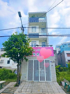 bán nhà mặt tiền p7, q8, 96m2 4 tầng, đường trước nhà 20m,8.1tỷ