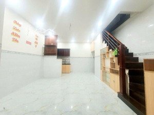 ngay phạm đăng giảng cần bá.n nh.à 3 tầng - dt 93m2-4pn,4vs -hxh-nở hậu tài lộc