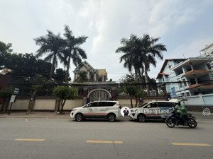 chính chủ gửi cho thuê nhà góc 2 măyj tiền 204 nguyễn văn hưởng, p. thảo điền, q2, 