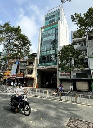 bán toà nhà mt trần hưng đạo quận 5 - hầm - 11 tầng - cn 3.000m2 sàn - hđt 600 triệu - giá 200 tỷ