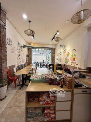 chủ ngộp bán nhanh: 13 tỷ ( tl) ace mua là lời. mặt tiền trịnh đình trọng. 5 tâng. dt: 5,2x25.