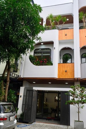 cc bán nhà 3 tầng hoà minh 15, mới 100%, sát biển