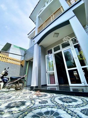 nhà 2 tầng hoàn công đủ - sổ vuông như a4 - 130m2 (6.5 x 20m) - 7.5 tỷ - lh: 