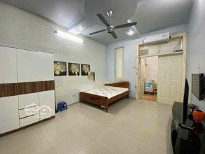 cho thuê nhà ngõ 30 nguyễn thị định 65m x6t thang máy