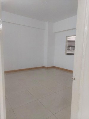 chính chủ cho thuê ch bình phú ( chợ lớn) q6 2pn 1wc 60m2, nhà trống, ban công nhỏ 7tr ở liền