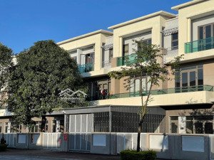 shophouse 120 m2 đã hoàn thiện giá 9,9 tỷ tại centa vsip từ sơn, sổ hồng lâu dài, nhiều tiện ích