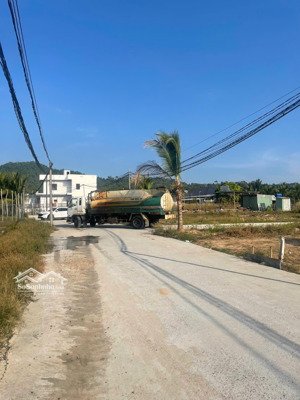 hot 500m2 khu suối đá, dương tơ, bê tông 6m, hệ thống thoát nước, đèn đường đầy đủ, dân cư hiện hữu