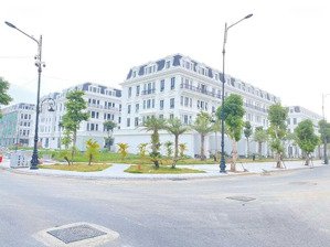 do thay đổi kế hoạch sử dụng nên cần bán căn louis city hoàng mai diện tích 95m2 đường 13m view đẹp