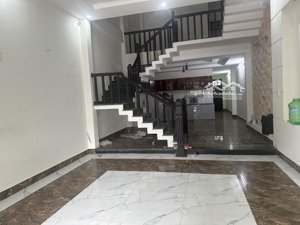 nhà 3t 3 mê, 100m2 ngang 5m, dtsd 240 - 250m2, xây kiên cố, gần biển đường 5m5