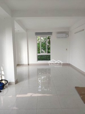 chính chủ cho thuê tầng 2 mặt phố quần ngựa, làm văn phòng, kinh doanh nhỏ