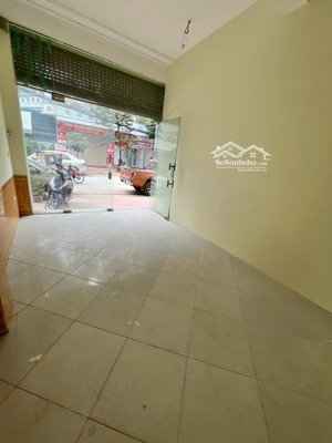 cho thuê văn phòng. tầng 1 - 20m2 dich vụ mỗ lao ,ô tô đỗ cửa tiện lợi, phù hợp làm vp, cửa hàng