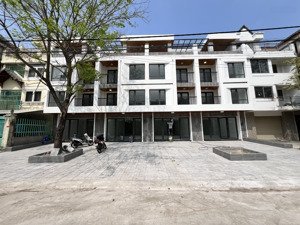 nhà phố liên kề 5,7 tỷ 375m2 shr full nội thất ngay khu dân cư khu công nghiệp tân đức, đức hòa, la