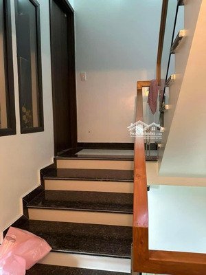 bán nhà mặt ngõ trần nguyên hãn rộng 7m ô tô để 24/24 trước cửa ko phiền ai