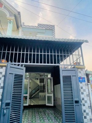 bán nhà 1 lầu phường dĩ an, dt 94.5m2 sẵn 60m2 tc; sân xe hơi, đường trước nhà 5m; giá 4.25 tỷ