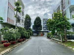 cặp đẹp đường số 8 idico 1 phường 6 dt: 9x25m=225m2 5 tỷ 999 triệu đồng thương lượng sổ hồng riêng