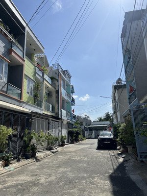 hiếm! nhà mới 3 tầng - ngang 5,5m hxh trung tâm q9 - 4x tỷ