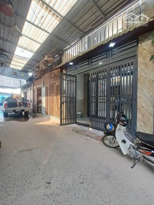 nhà sdc dt 4 * 14 gồm 3pn 2wc hẻm 1/ xe hơi tới cửa