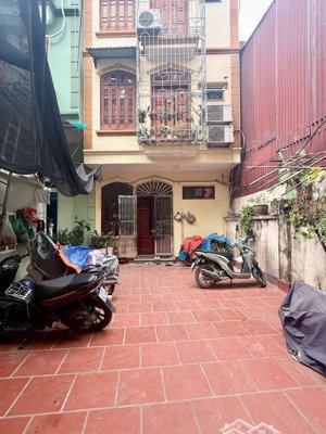 phân lô đền lừ - lô góc - ô tô đỗ cổng - 48m2 , 4 tầng, 8.x tỷ.