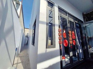 ngộp nhà mới 2 tầng. 85m2. nhỉnh 4 tỷ. đường kha vạn cân. chợ, tr/học, 3 bước ra phạm văn đồng