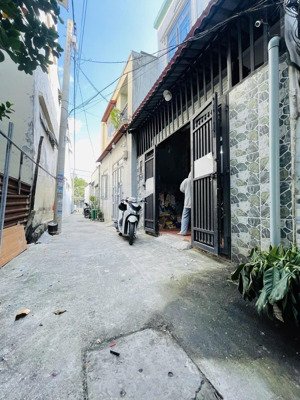 bán nhà 1 xẹt đường 38 phường hiệp bình chánh ngay chợ hiệp bình- sổ sẵn sang tên ngay hết sổ 5ty6