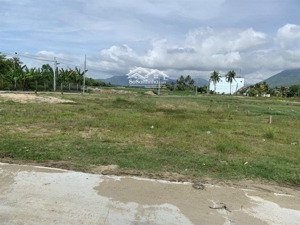 hàng đẹp cho phân lô thôn xuân cam,xuân sơn 3.105m² có 2000m² đất ở, đường bêtông 4m,giá 3,8tr/m2