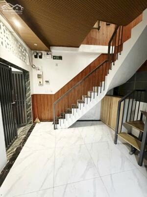 Nhỉnh 3 - Ngay trung tâm Q10 - Gần mặt tiền Sư Vạn Hạnh - 2PN 2WC - Hướng Tây Nam - SHR