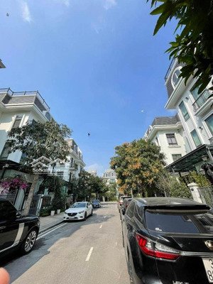 bán biệt thự vinhome green bay mễ trì, 151m2, 99 tỷ, xây 5 tầng, kiến trúc pháp, sổ đỏ cc, full nt.