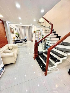 hot! bán nhà sổ hồng riêng tại nhà. võ văn kiệt - cầu kho - q1, 3tỷ250 diện tích 71,9m2, 4pn, 5wc